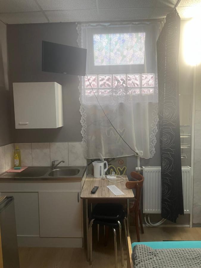 Hipokratios 3 Zimmer Mit Gemeinschaft Wc Fürth Extérieur photo