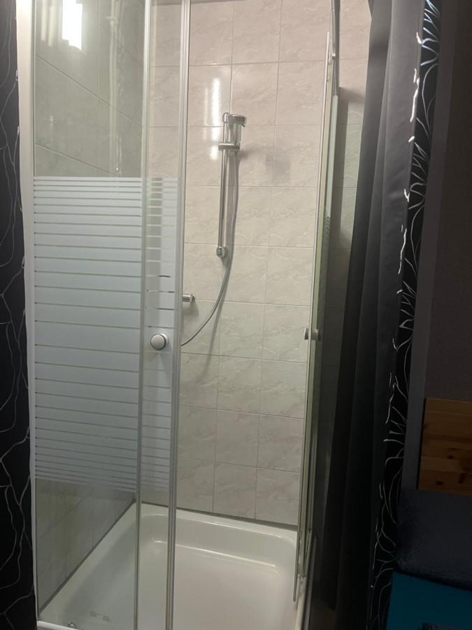 Hipokratios 3 Zimmer Mit Gemeinschaft Wc Fürth Extérieur photo