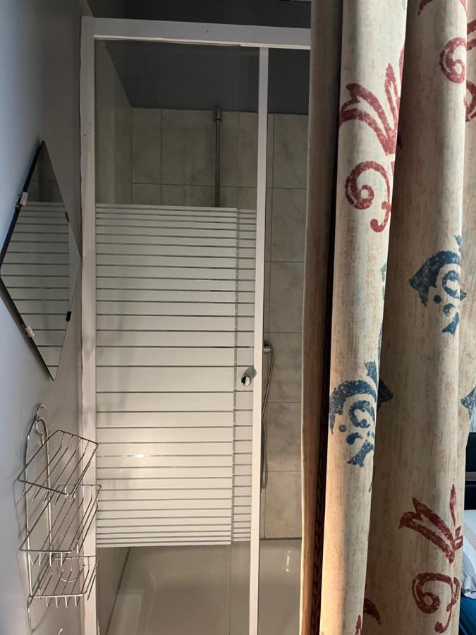 Hipokratios 3 Zimmer Mit Gemeinschaft Wc Fürth Extérieur photo